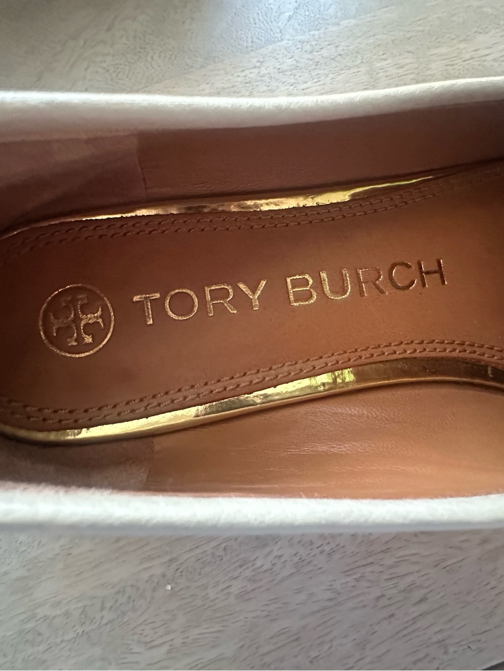 Tory Burch Cream Leather Loafers with Gold Horsebit - Picture 5 of 15
